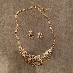 Windsor thick gold necklace with matching earrings
